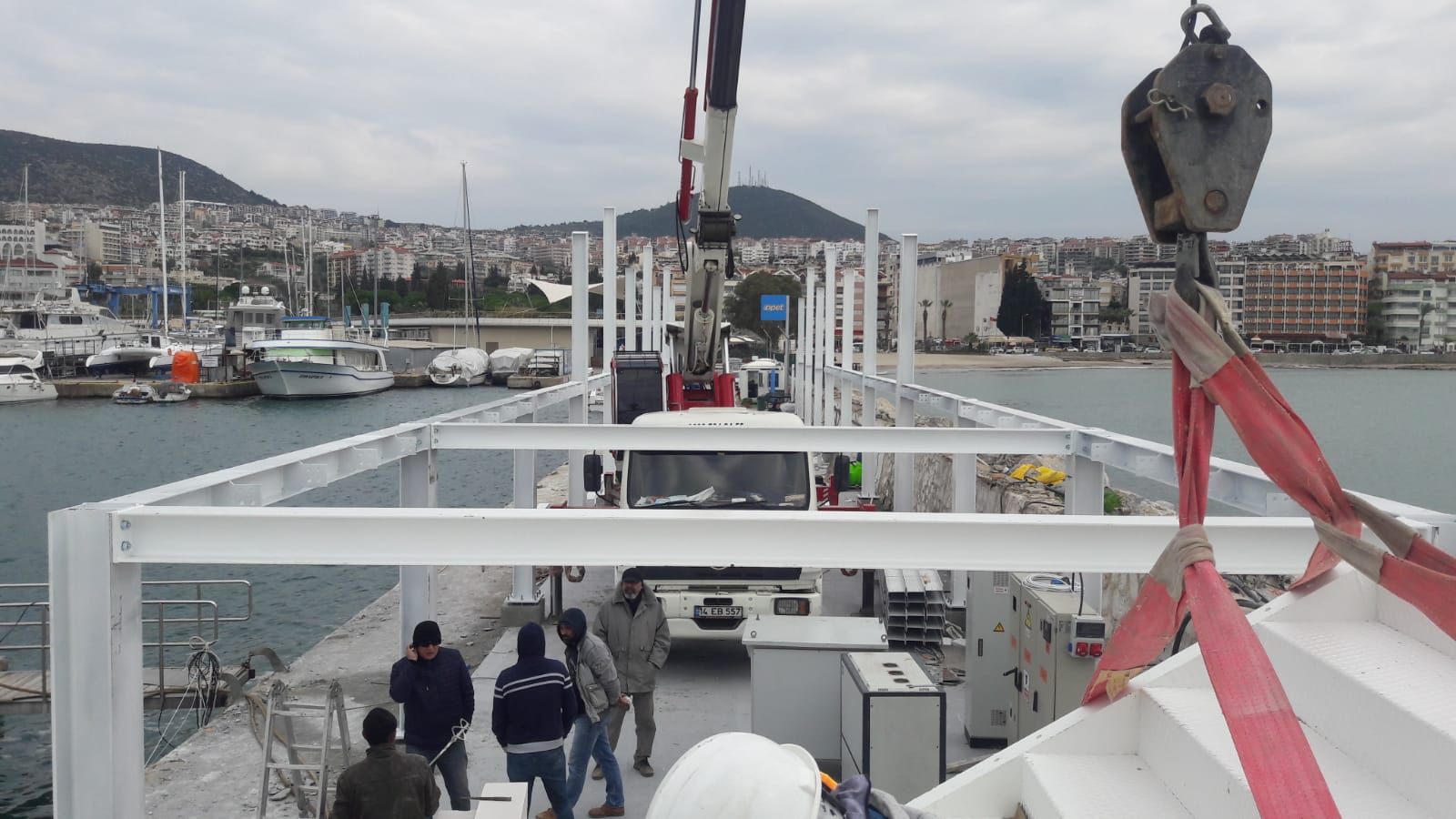 Kuşadası Sahil Güvenlik — çelik kiriş montajı